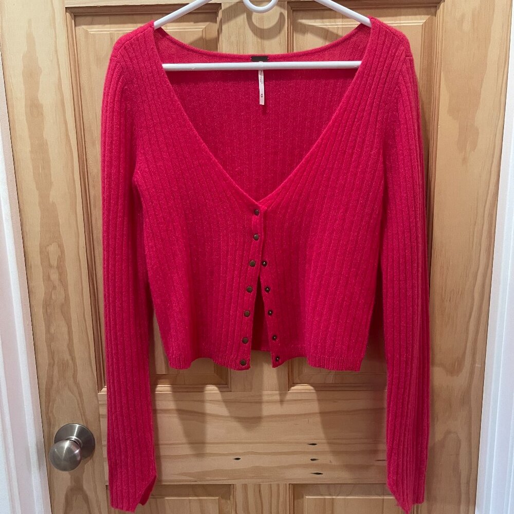 Free People Cropped Cashmere button up knit Sweater in bright pink - Size S/M